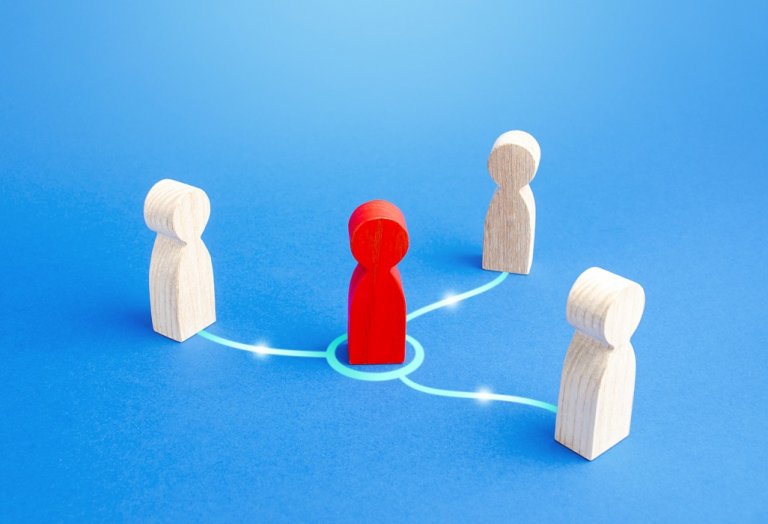 mediator-negotiator-arbitrator-service-middleman-intermediary-mediation-compromise-negotiation_t20_2WAyjK.jpg