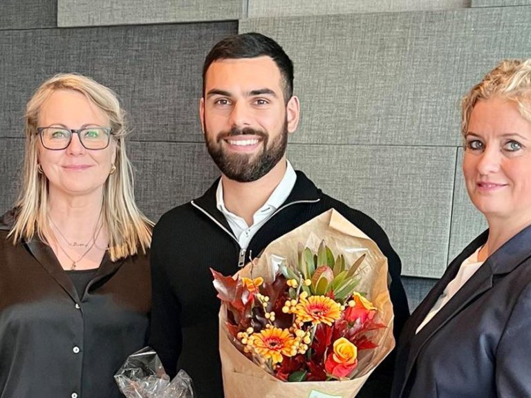 Ómar F. Ahmed, fyrrverandi nemandi hjá Mími, Hildur Betty Kristjánsdóttir, framkvæmdastjóri Fræðslumiðstöðvar atvinnulífsins og Sólveig Hildur Björnsdóttir, framkvæmdastjóri Mímis.